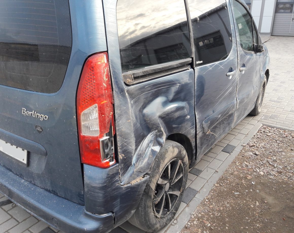 Transportlīdzeklis pirms virsbūves remonta